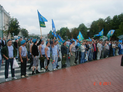 На главной площади города, отметить 81-ю годовщину создания ВДВ, собрались более 300 нижегородцев- десантников